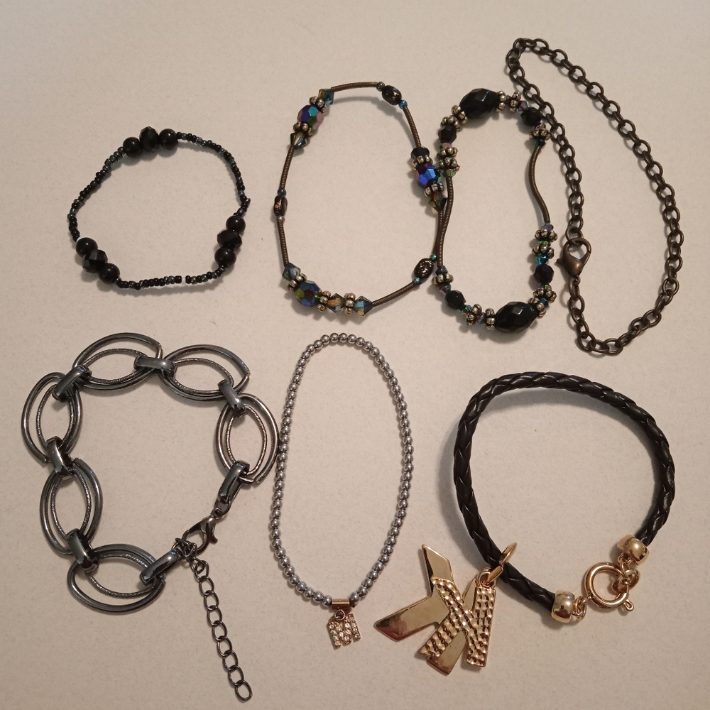 #472.  7 Piece Assorted Bracelet Bundle